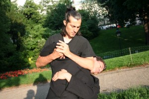 Le chin-na en kung fu est l'art de saisir et de contôler son adversaire
